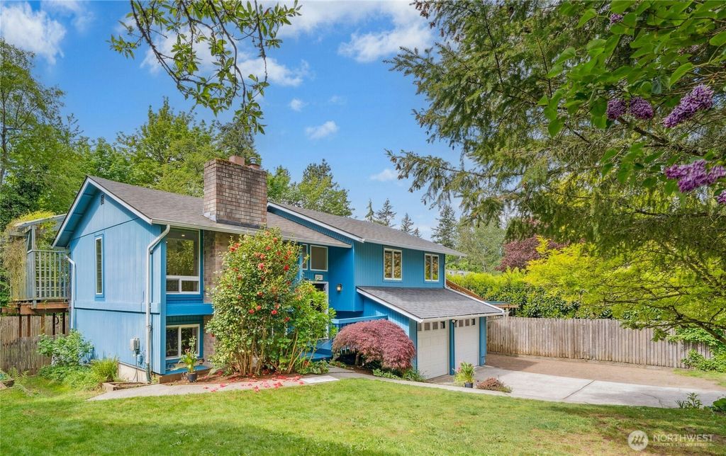 Photo of 7911 NE 130th Street, Kirkland, WA 98034 (MLS # 2347646)