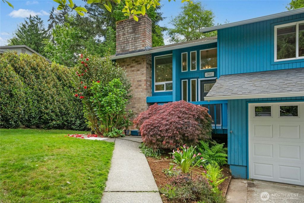 Photo of 7911 NE 130th Street, Kirkland, WA 98034 (MLS # 2347646)