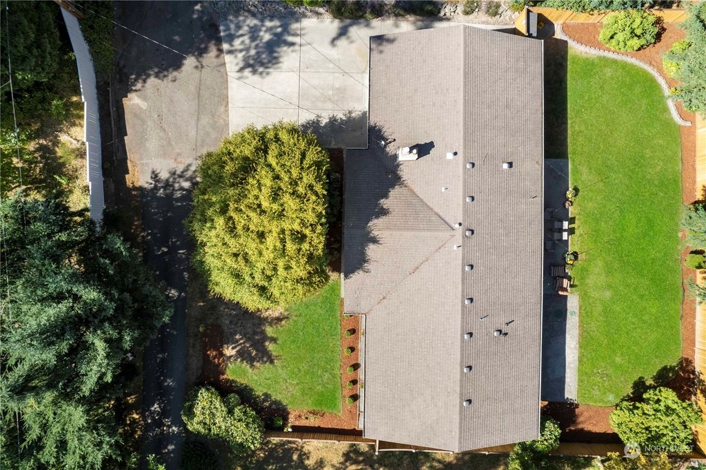 Photo of 1560 Vashon Avenue NE, Renton, WA 98059 (MLS # 2149945)