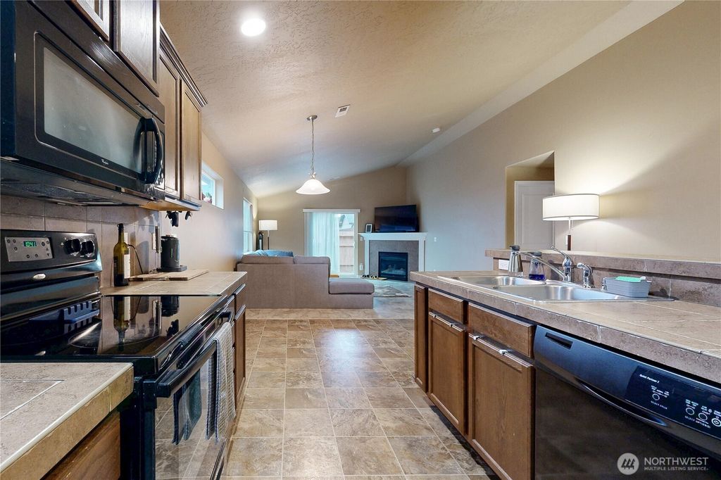 Photo of 1173 SW Carver Street, College Place, WA 99324 (MLS # 2460223)