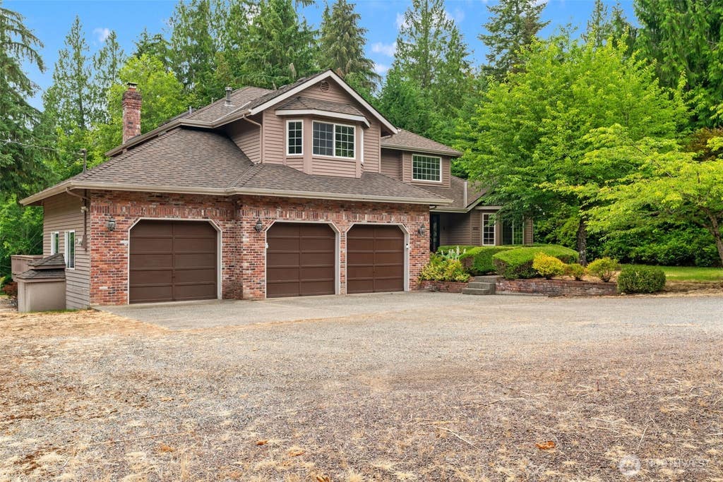 Photo of 18325 214th Ave NE AVE, Woodinville, WA 98077 (MLS # 2552281)