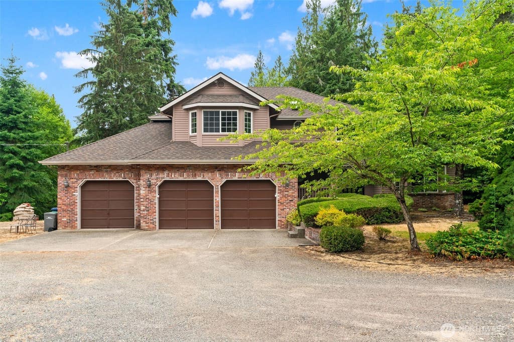 Photo of 18325 214th Ave NE AVE, Woodinville, WA 98077 (MLS # 2552281)