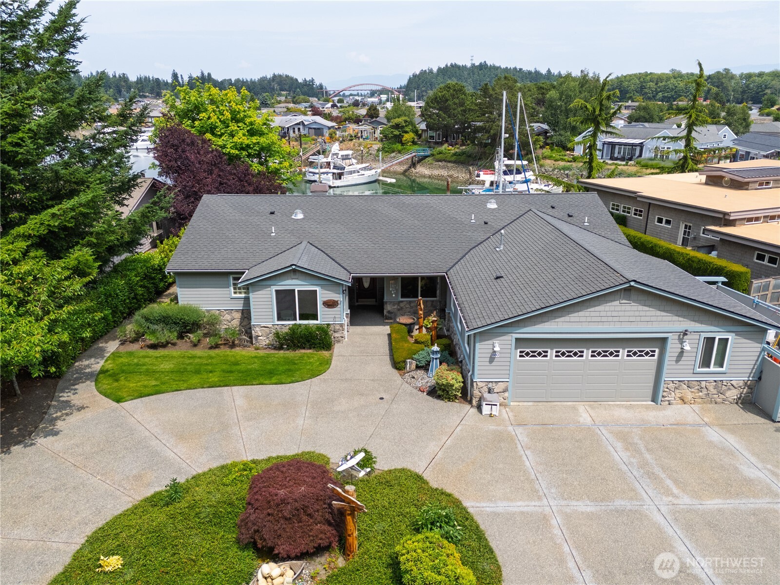 880 Shoshone Drive