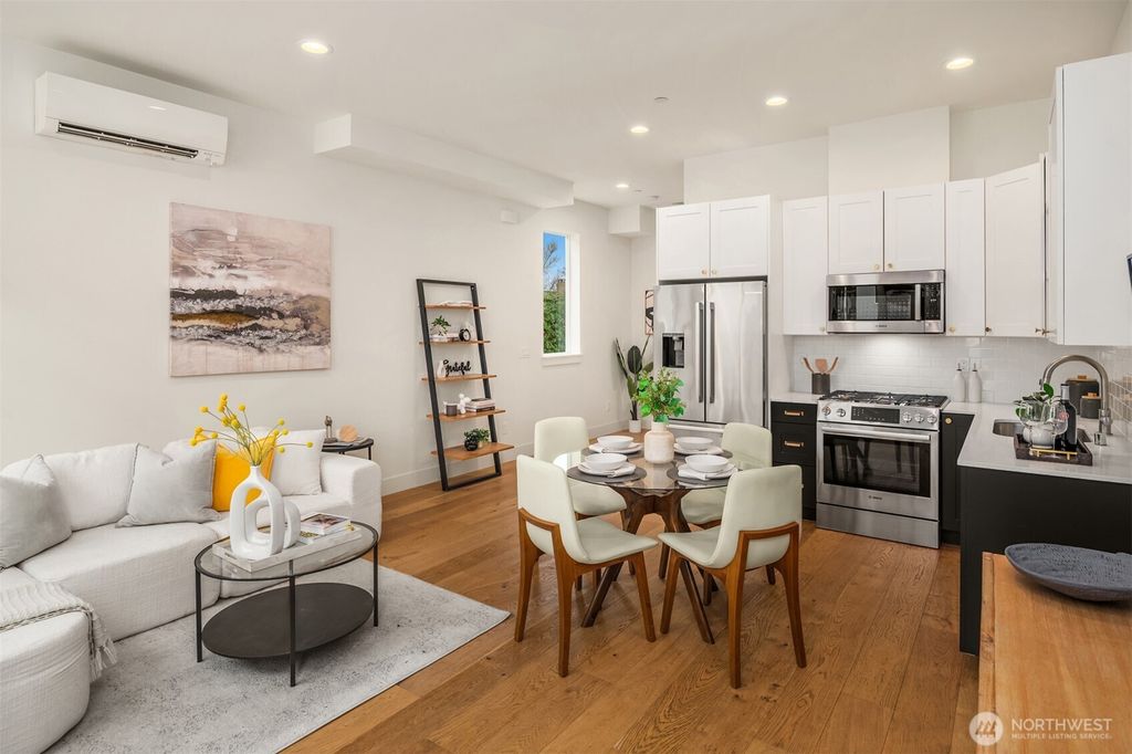 Photo of 2337 10th Avenue E #D, Seattle, WA 98102 (MLS # 2475314)