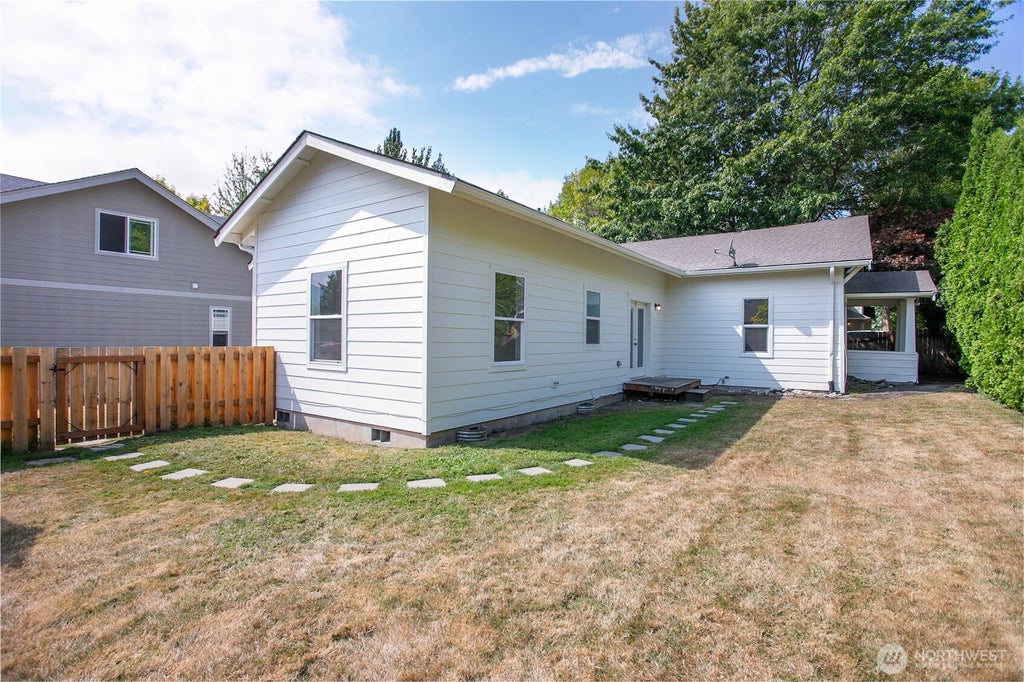 Photo of 2140 Harris Avenue, Bellingham, WA 98225 (MLS # 2575167)