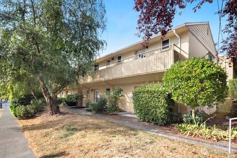 4707 40th Avenue NE 4737 Seattle WA 98105