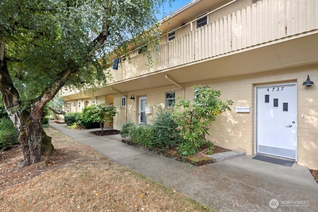 Photo of 4707 40th Avenue NE #4737, Seattle, WA 98105 (MLS # 2431614)