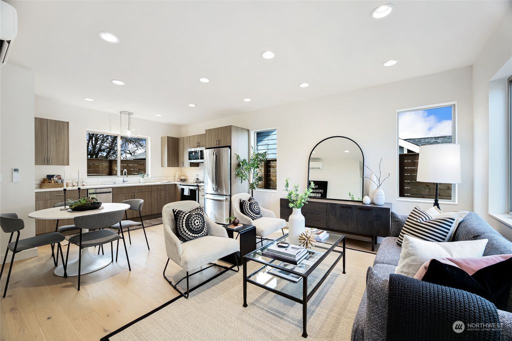 Photo of 565 NE 90th Street, Seattle, WA 98115 (MLS # 2196305)