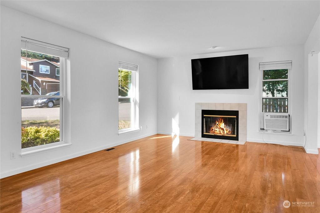 Photo of 101 60th Place SE, Everett, WA 98203 (MLS # 2286238)