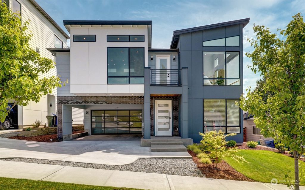 Photo of 991 N 33rd Place Pl, Renton, WA 98056 (MLS # 2143656)