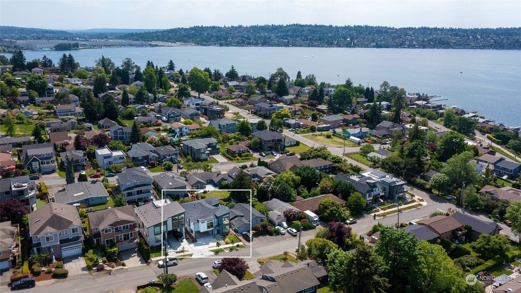 Photo of 991 N 33rd Place Pl, Renton, WA 98056 (MLS # 2143656)