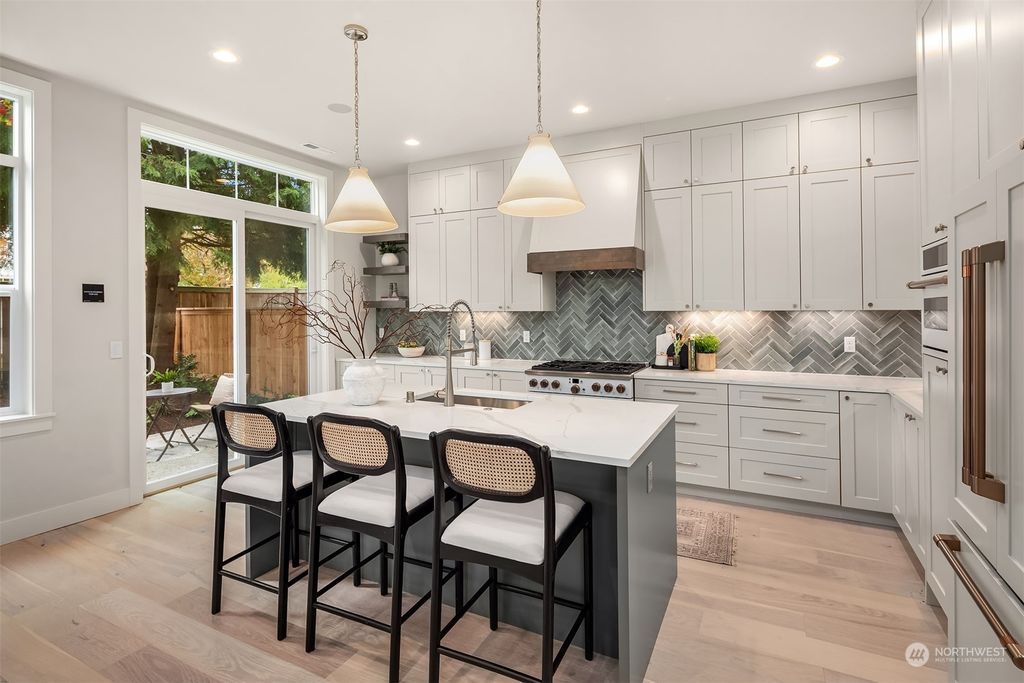 Photo of 8008 126th Avenue NE, Kirkland, WA 98033 (MLS # 2290320)