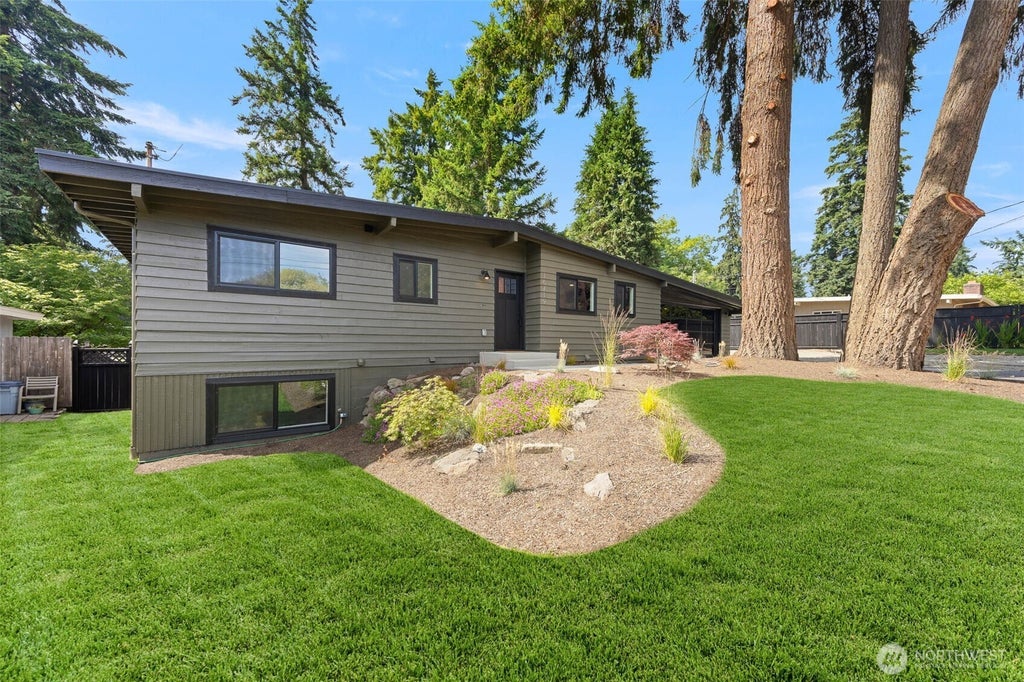 Photo of 16719 SE 4th Place, Bellevue, WA 98008 (MLS # 2552249)