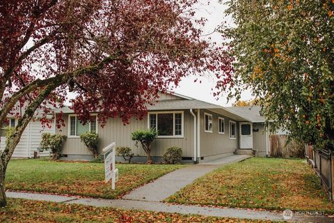 Photo of 2661 Maple Street, Longview, WA 98632 (MLS # 2419641)