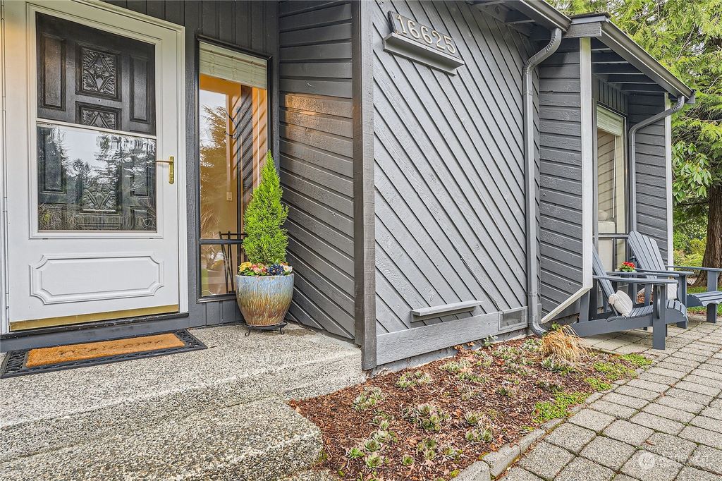 Photo of 16625 158th Place SE, Renton, WA 98058 (MLS # 2195460)