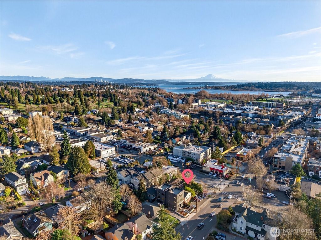 Photo of 5516 25th Avenue NE, Seattle, WA 98105 (MLS # 2468052)