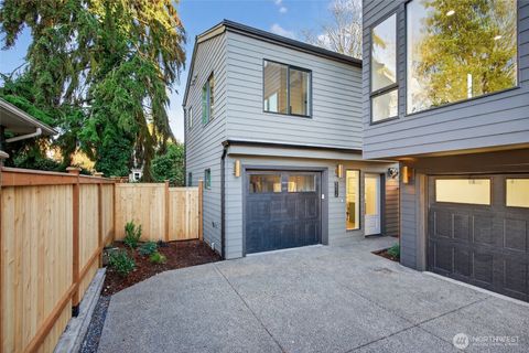 Photo of 5516 25th Avenue NE, Seattle, WA 98105 (MLS # 2468052)