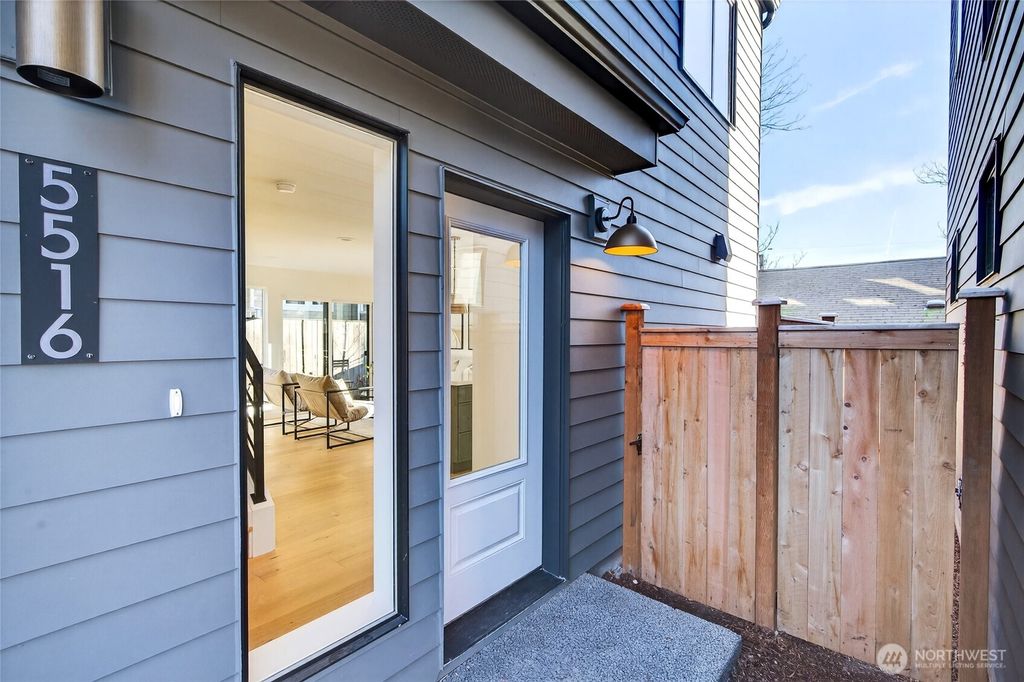 Photo of 5516 25th Avenue NE, Seattle, WA 98105 (MLS # 2468052)