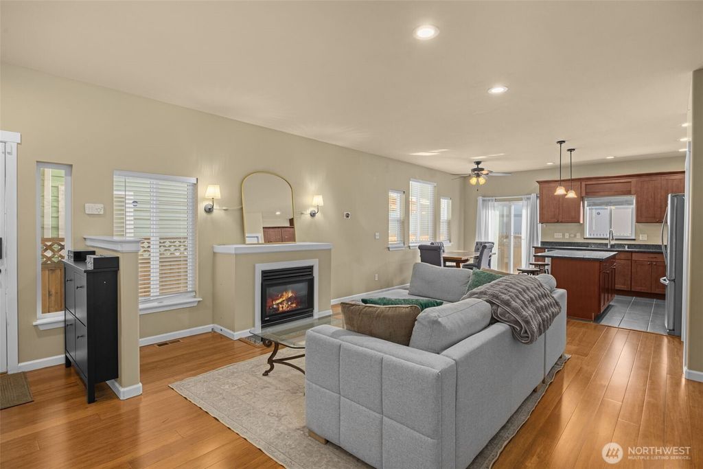 Photo of 10250 17th Avenue SW, Seattle, WA 98146 (MLS # 2496254)