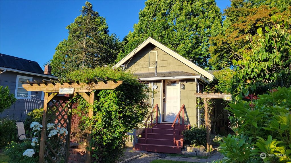 Photo of 2112 McDougall Ave, Everett, WA 98201 (MLS # 2285733)