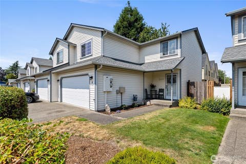 Photo of 808 13th Street SE #E, Puyallup, WA 98372 (MLS # 2558331)