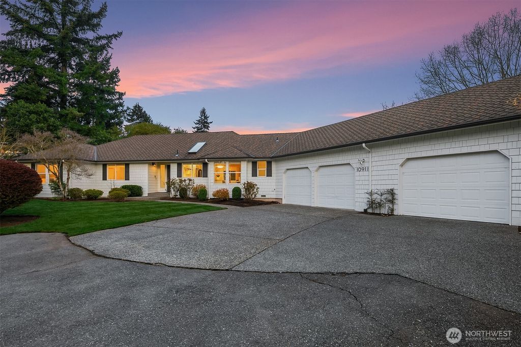 Photo of 10911 NE 62nd Street, Kirkland, WA 98033 (MLS # 2349825)