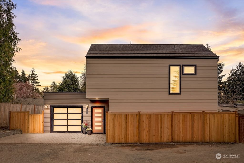 Photo of 13519 28th Avenue NE, Seattle, WA 98125 (MLS # 2221408)