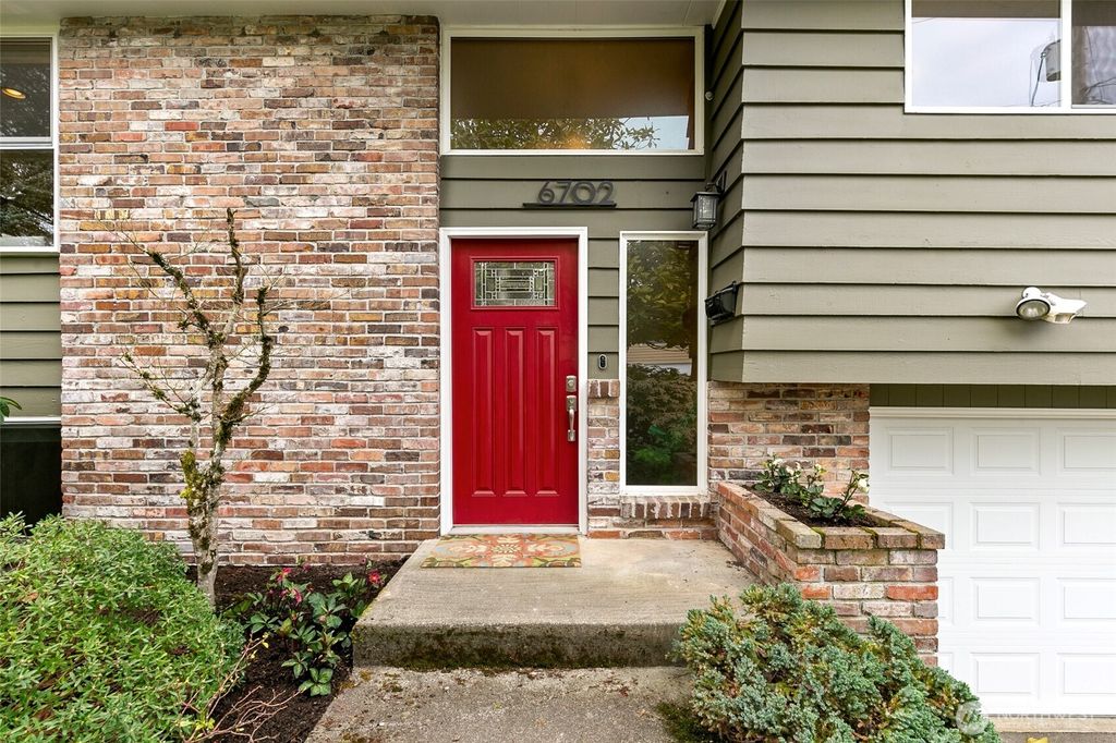 Photo of 6702 234th Pl Pl SW, Mountlake Terrace, WA 98043 (MLS # 2343699)