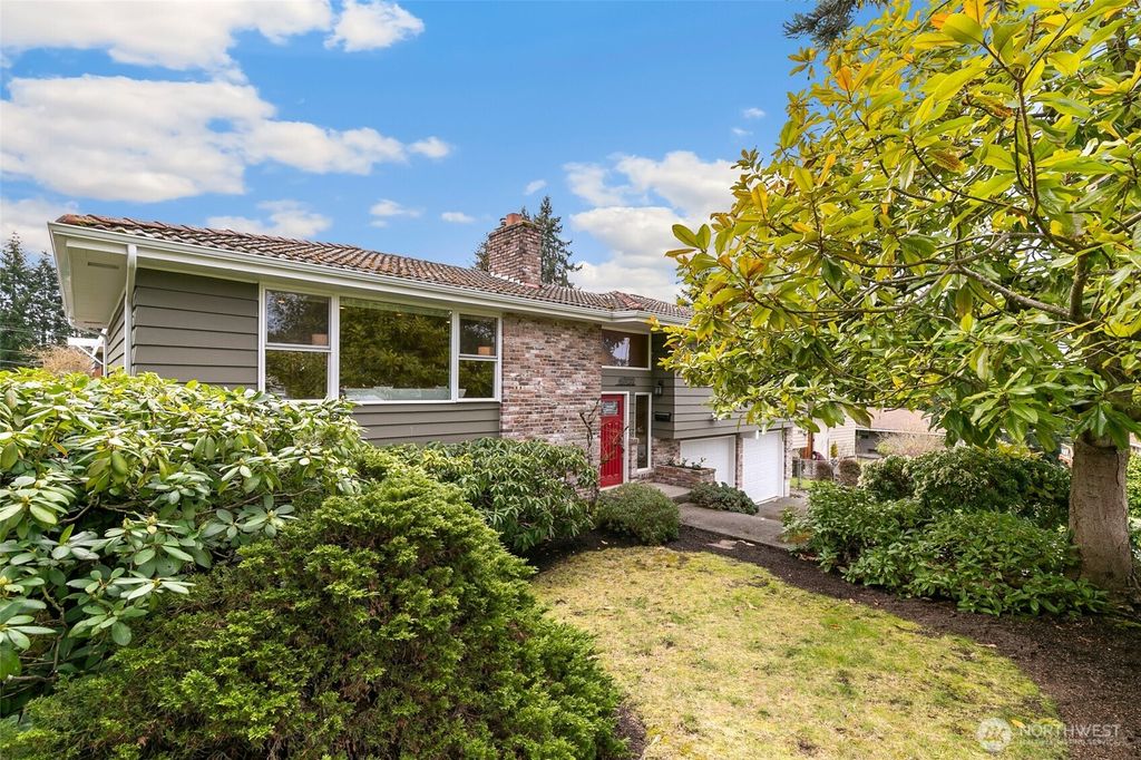 Photo of 6702 234th Pl Pl SW, Mountlake Terrace, WA 98043 (MLS # 2343699)