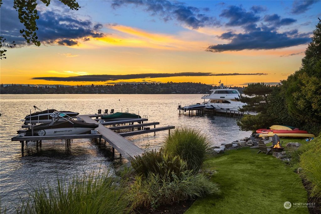 Photo of 7230 W Ridge Road, Mercer Island, WA 98040 (MLS # 2160869)
