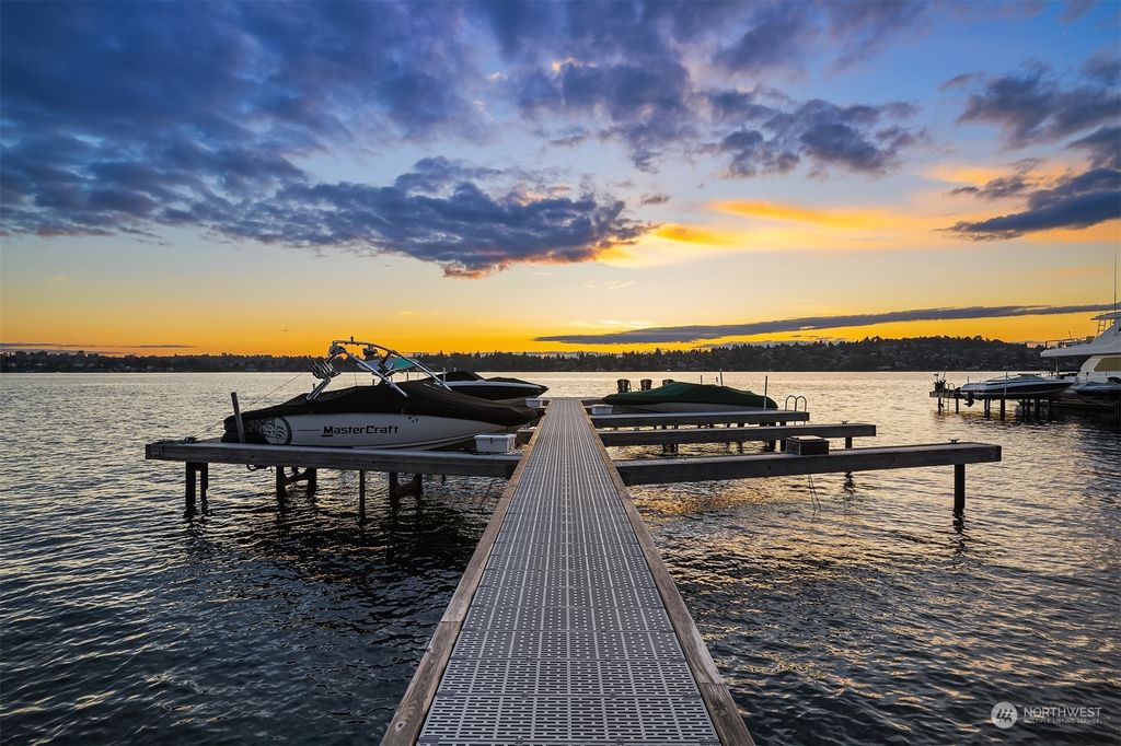 Photo of 7230 W Ridge Road, Mercer Island, WA 98040 (MLS # 2160869)