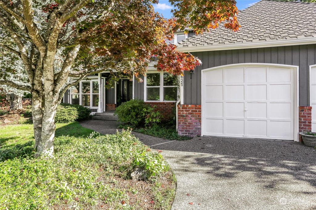 Photo of 4625 NE 18th Street, Renton, WA 98059 (MLS # 2146141)