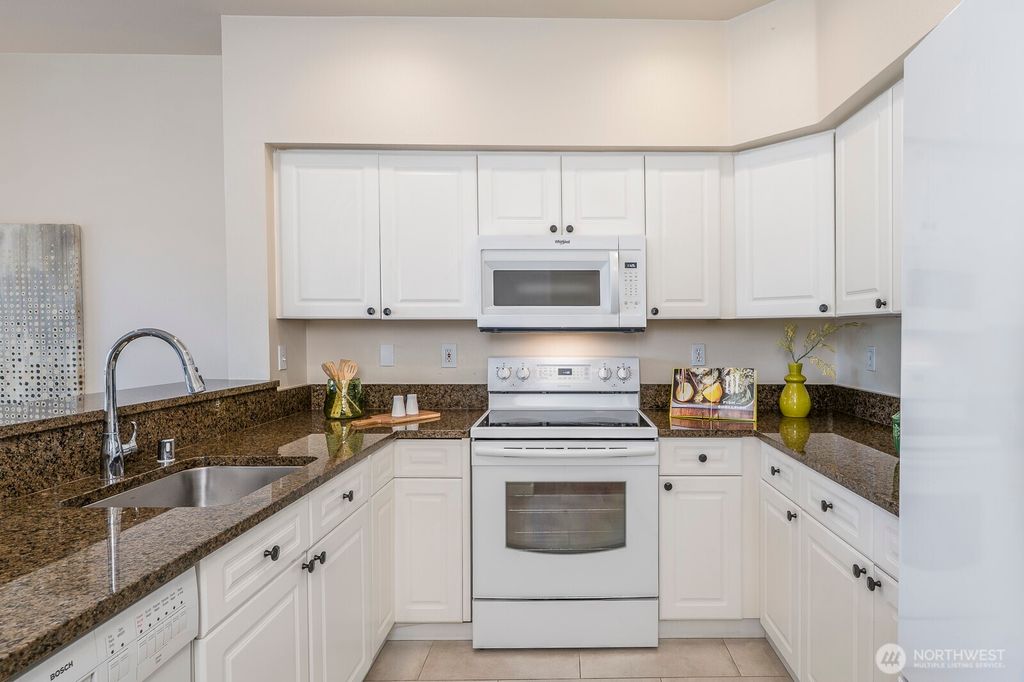 Photo of 18636 NE 55th Way, Redmond, WA 98052 (MLS # 2411504)
