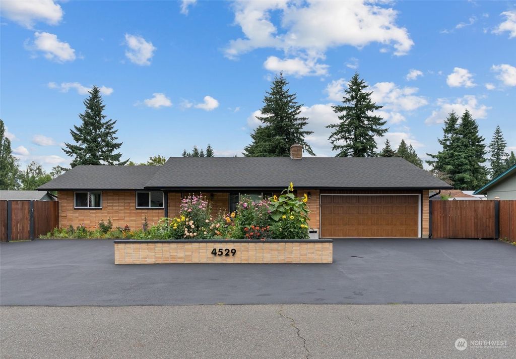 Photo of 4529 130th Place NE, Marysville, WA 98271 (MLS # 2140631)