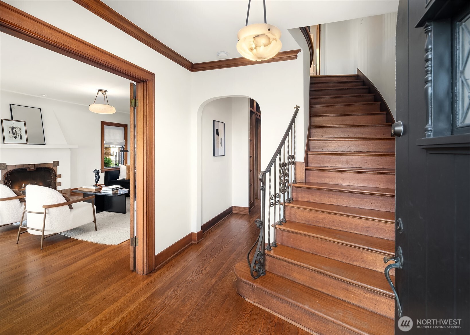 324 W Kinnear Place
