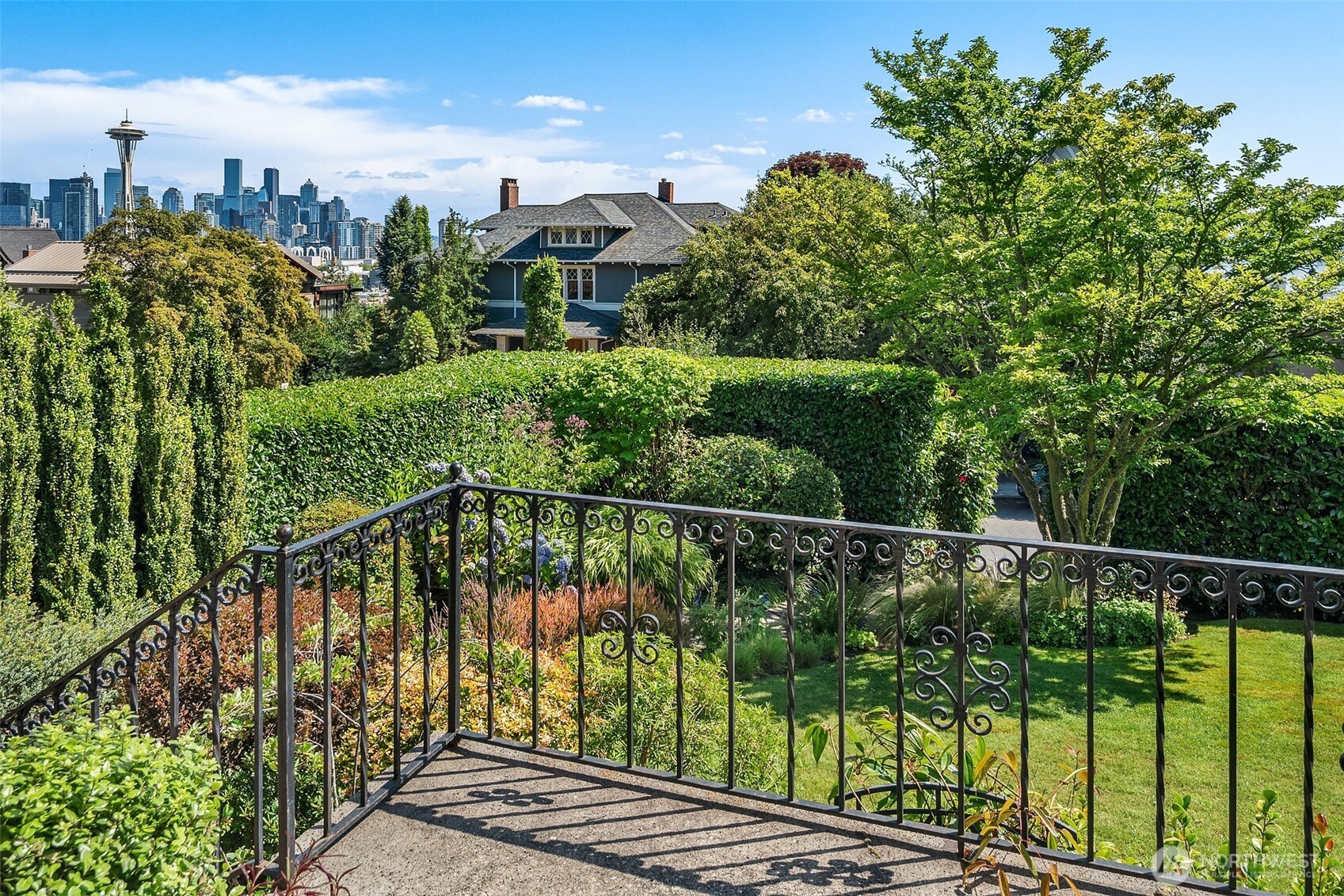324 W Kinnear Place