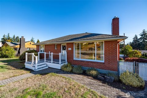 Photo of 4911 Delaware Avenue, Everett, WA 98203 (MLS # 2444919)