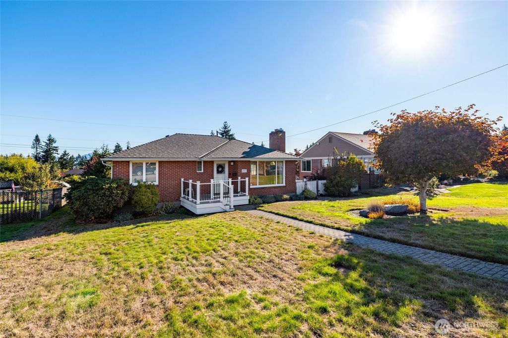 Photo of 4911 Delaware Avenue, Everett, WA 98203 (MLS # 2444919)