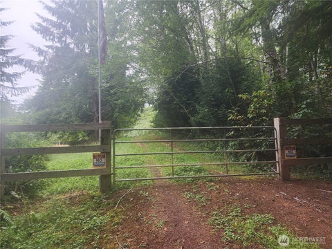 Photo of 61 Valentine Gardens Lane, Montesano, WA 98563 (MLS # 2569553)