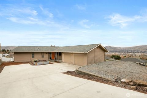 Photo of 570 Bengal Lane, East Wenatchee, WA 98802 (MLS # 2477789)