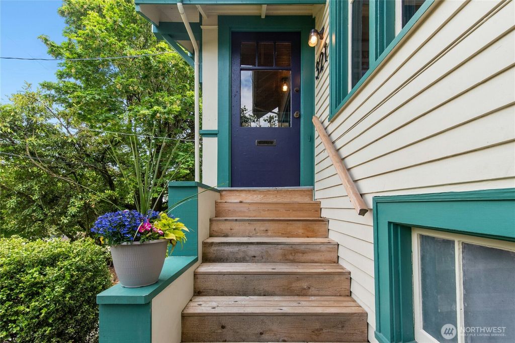 Photo of 321 NE 54th Street, Seattle, WA 98105 (MLS # 2379338)