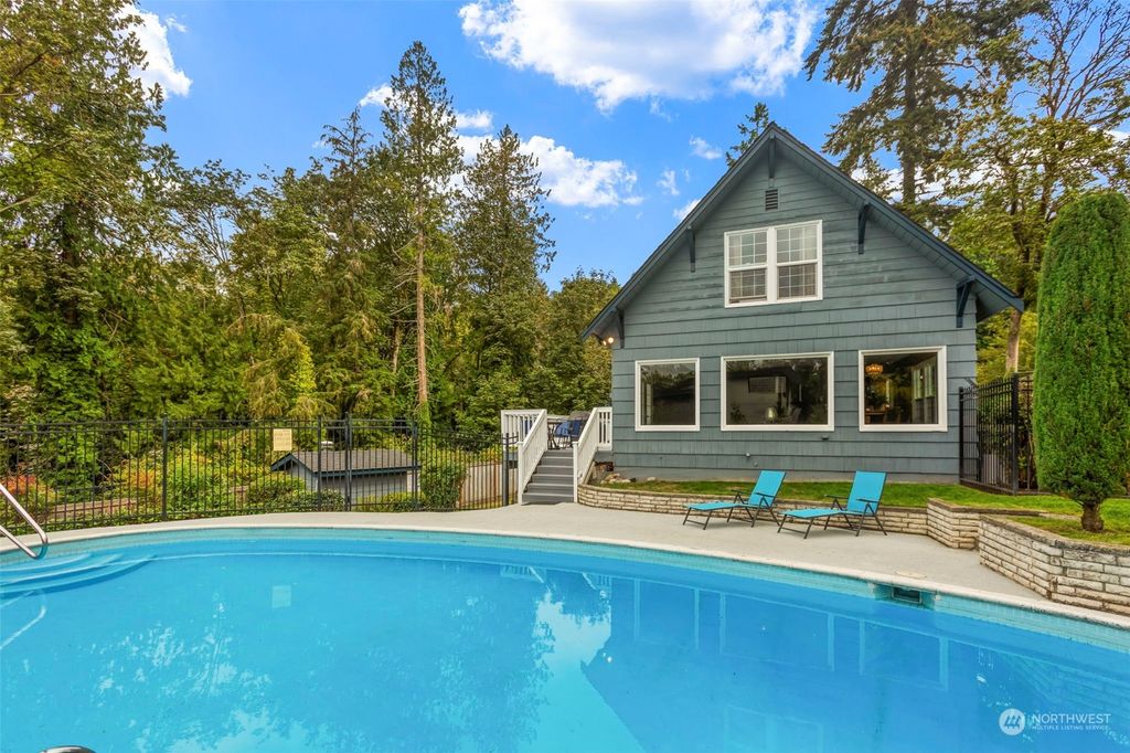 Photo of 6331 NE 124th Court, Kirkland, WA 98034 (MLS # 2289917)