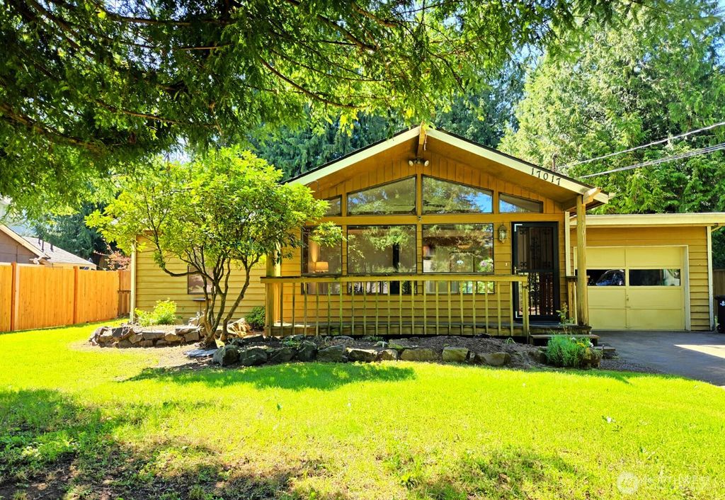 Photo of 17017 10th Avenue NE, Shoreline, WA 98155 (MLS # 2476086)