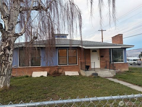 Photo of 700 Schons Place, Wenatchee, WA 98801 (MLS # 2467168)