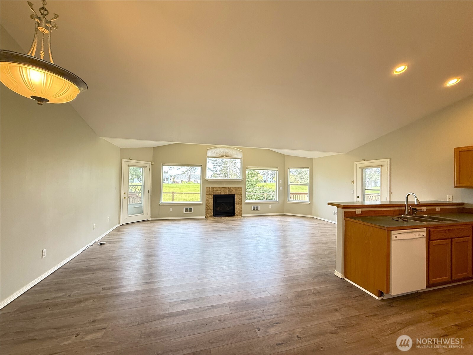 381 Dolphin Avenue NE