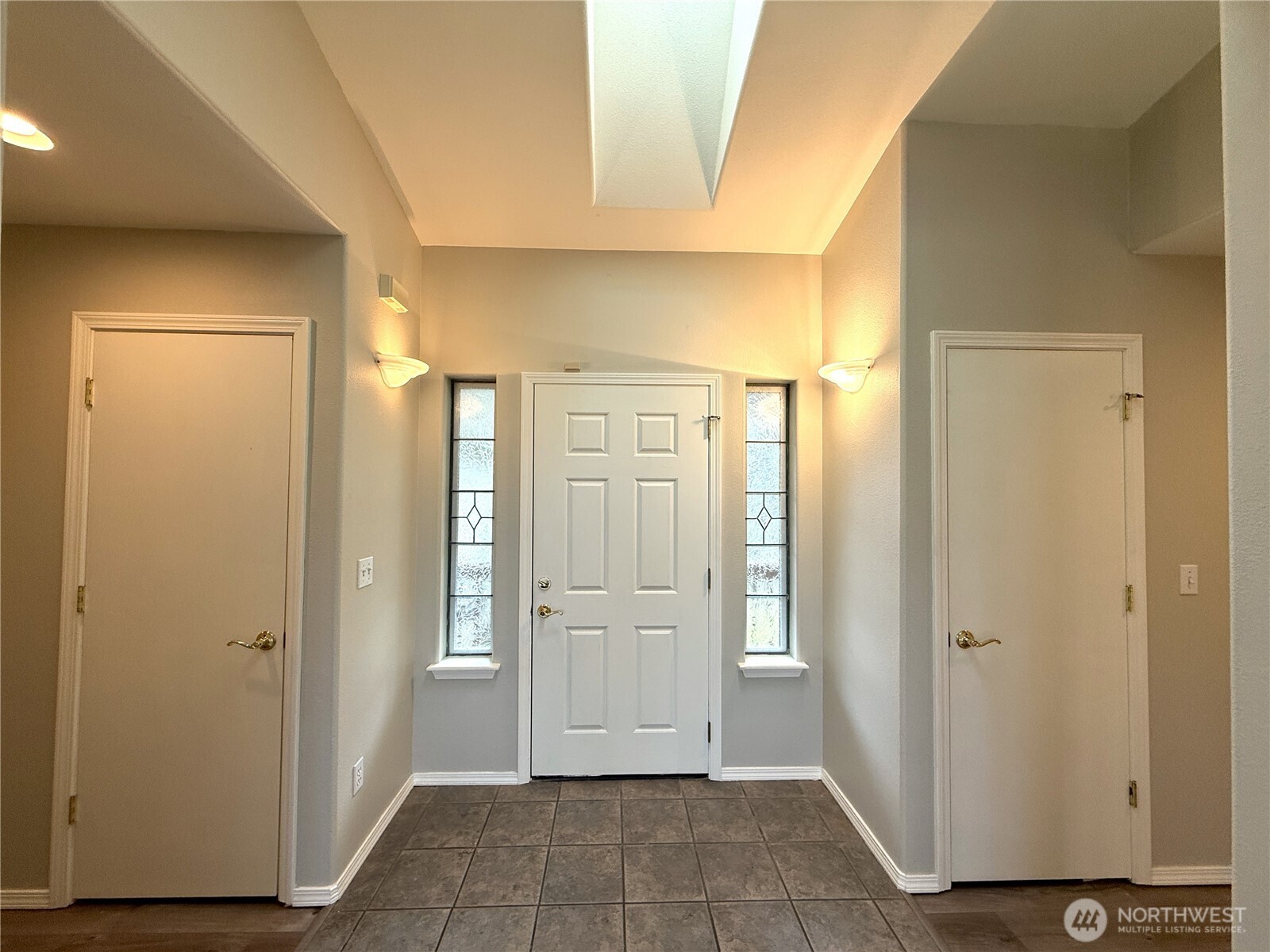 381 Dolphin Avenue NE