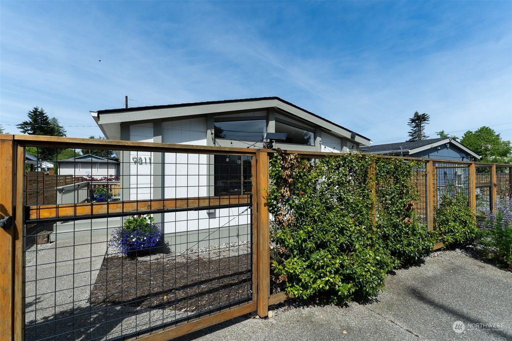 Photo of 9811 18th Avenue SW, Seattle, WA 98106 (MLS # 2235402)