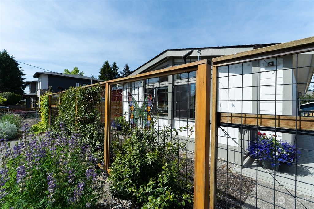 Photo of 9811 18th Avenue SW, Seattle, WA 98106 (MLS # 2235402)