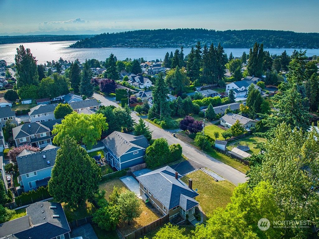 Photo of 1415 N 32nd Street, Renton, WA 98056 (MLS # 2132838)