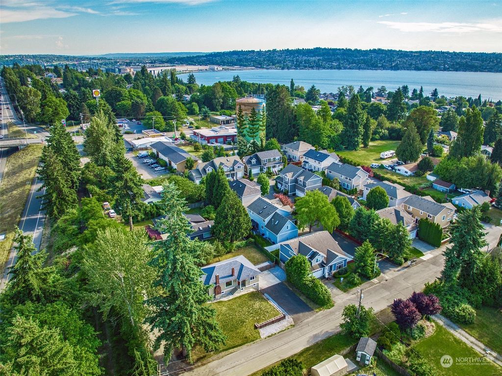 Photo of 1415 N 32nd Street, Renton, WA 98056 (MLS # 2132838)